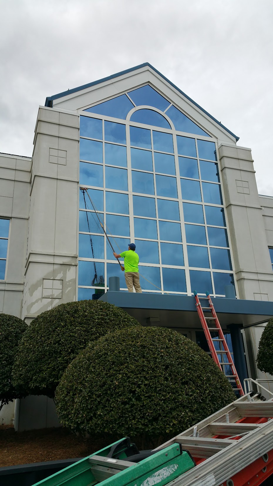 Commercial high window cleaning with water-fed pole