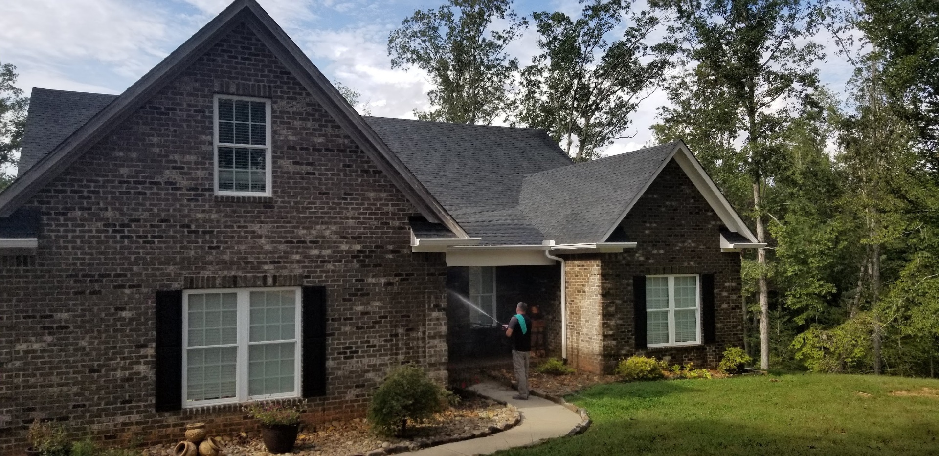 House washing on brick home