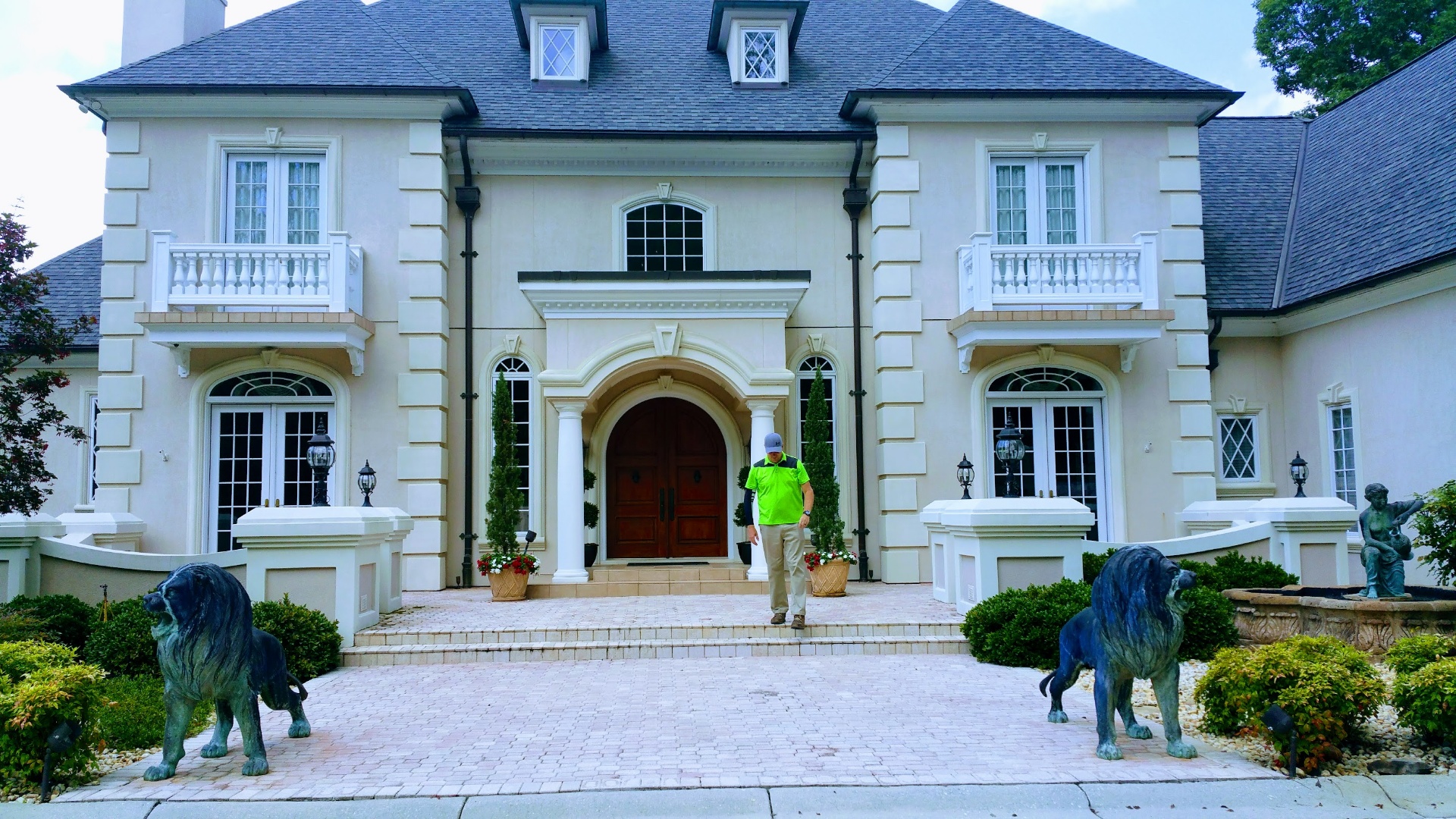 Luxury home window cleaning completed
